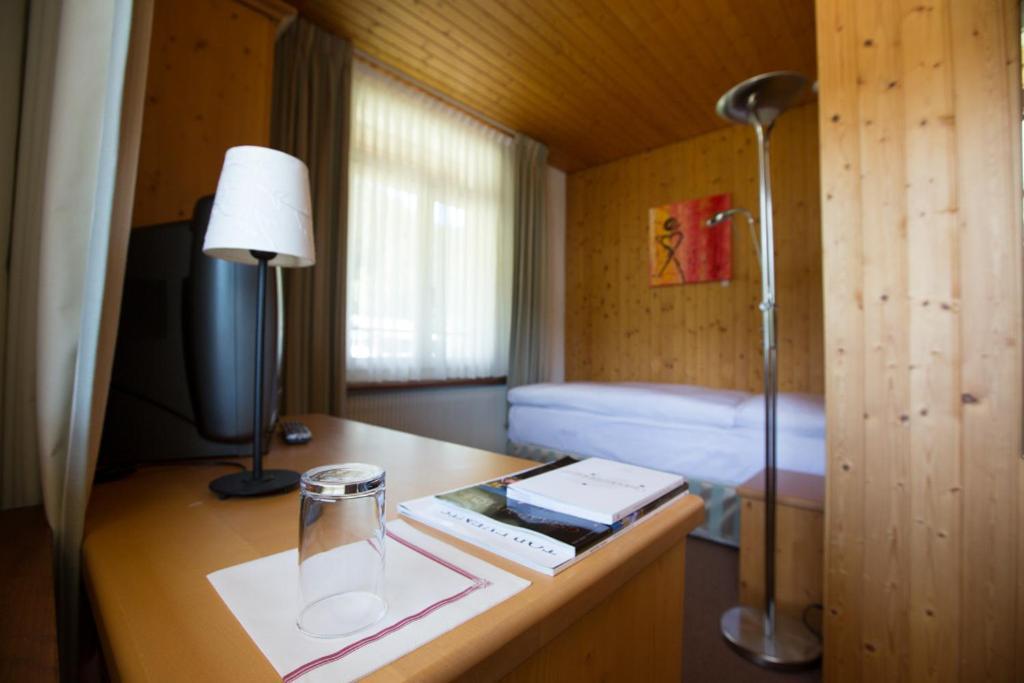 Sonnegg Hotel Zweisimmen Cameră foto